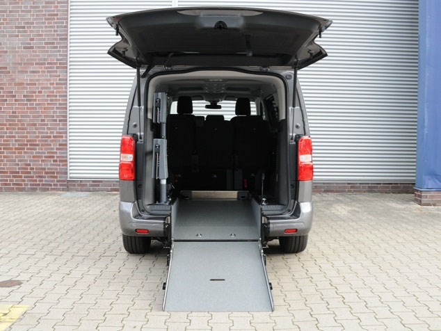 Citroën SpaceTourer mit Heckausschnitt – Bild 2