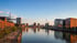 Duisburger Stadtgebiet mit Kran und Wasser 