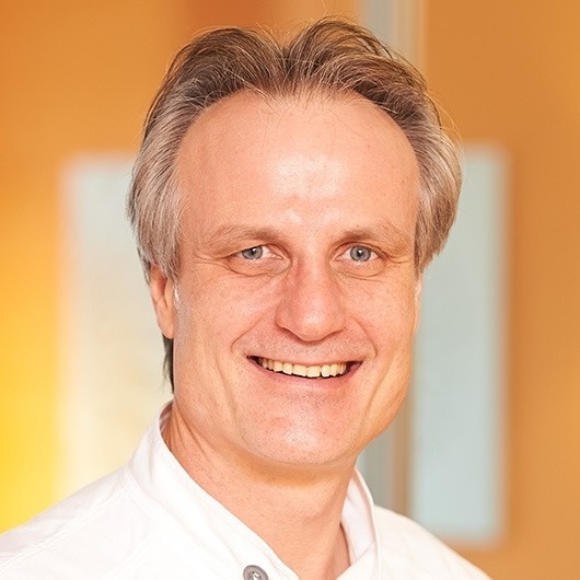 Dr. Frank Queisser