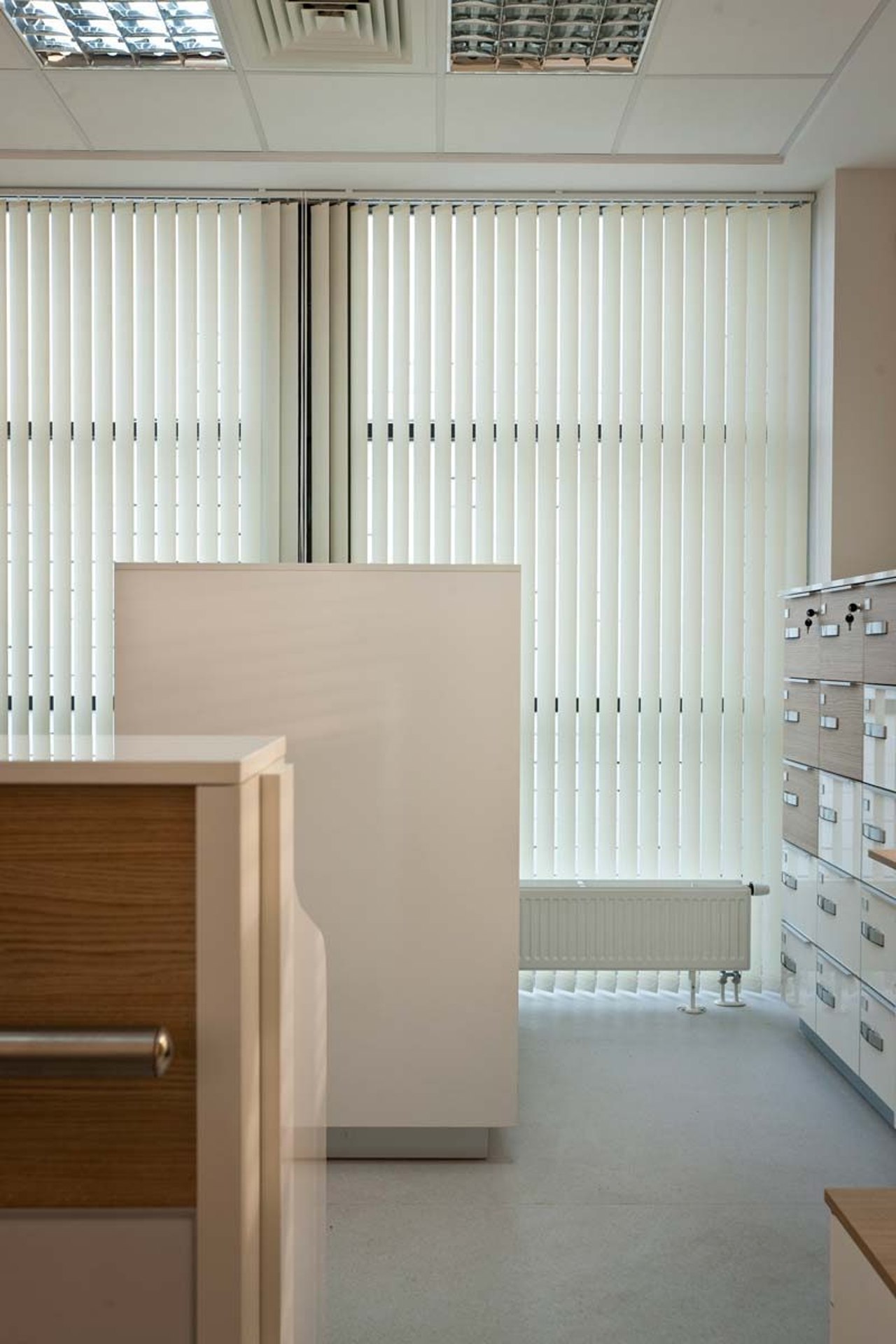 Antimikrobielle Hygienelamelle für Vertikaljalousien in Arztpraxen und Kliniken