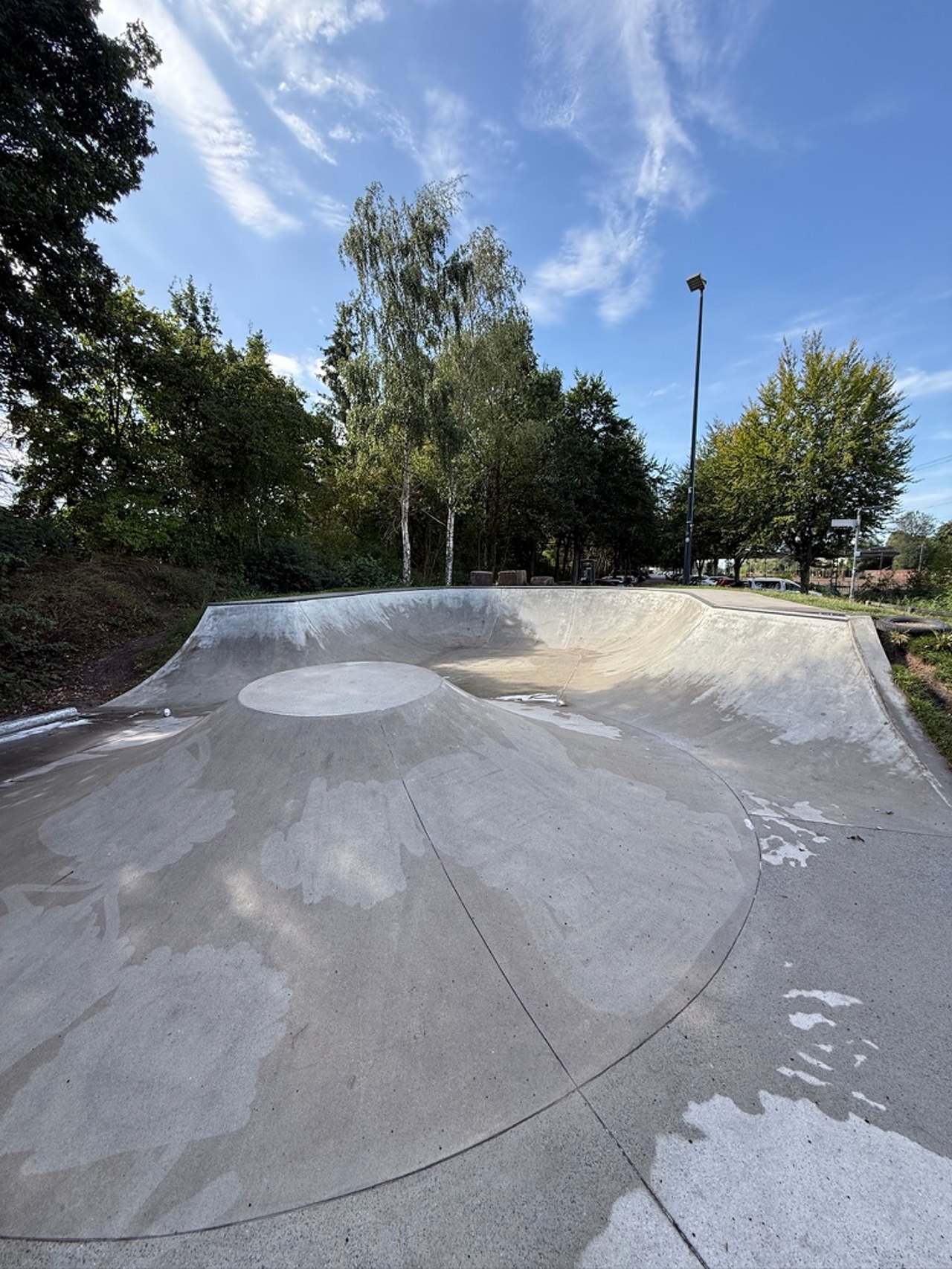 Betonrampe nach der Graffitientfernung
