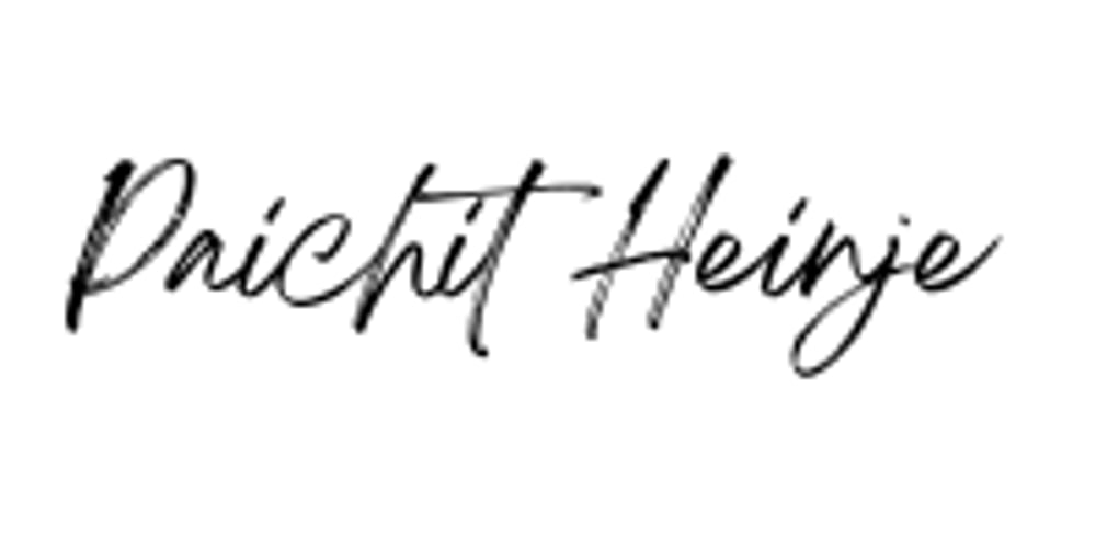 Schwarzer Text in kursiver Schreibschrift auf weißem Hintergrund, der "Paichit Heinje" liest.