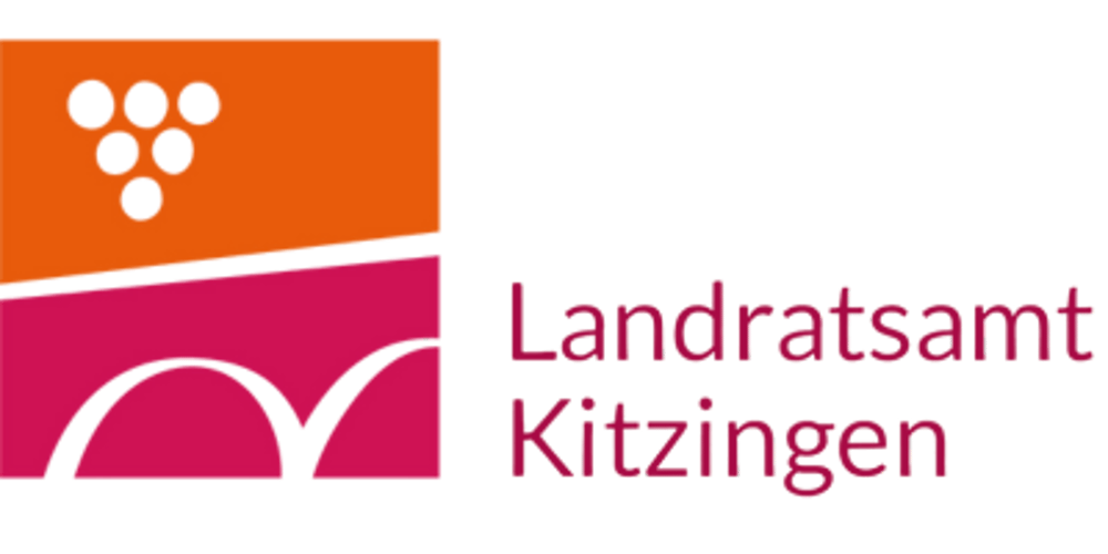 Logo des Landratsamtes Kitzingen mit orangefarbenem Rechteck und sieben Kreisen, sowie einem magenta Bogenmotiv.
