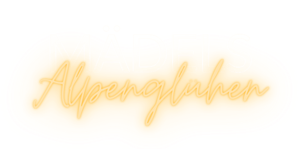 MÄDELS Alpenglühen Schriftzug auf orangefarbenem, geschwungenem Hintergrund.