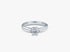 Ein Solitär-Verlobungsring aus Silber oder Platin mit einem runden Diamanten in einer Sechskrapfenfassung.