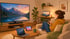 Frau sitzt auf Sofa, schaut einen Bergsee-Sonnenuntergang auf großem Fernseher, Laptop und Tablet auf Couchtisch.