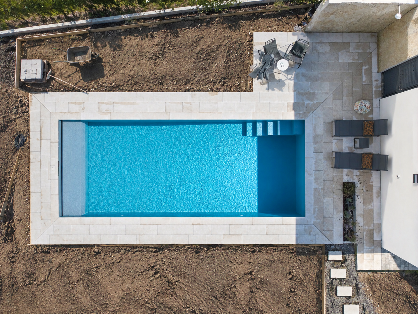 Pool im Bau, Luftaufnahme der Baustelle – Poolbau Hirsch, Poolbau Stuttgart