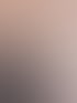 Behandlungsstuhl mit weißer Abdeckung, daneben ein Gerät mit Touchscreen und "SEVERAL" Logo.