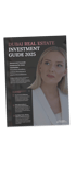 DUBAI REAL ESTATE INVESTMENT GUIDE 2025 mit einer blonden Frau und Inhaltsangabe.