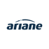 Ariane-Logo: Blauer Schriftzug „ariane“ mit einer gebogenen Linie und einem Punkt darüber auf grünem Hintergrund.