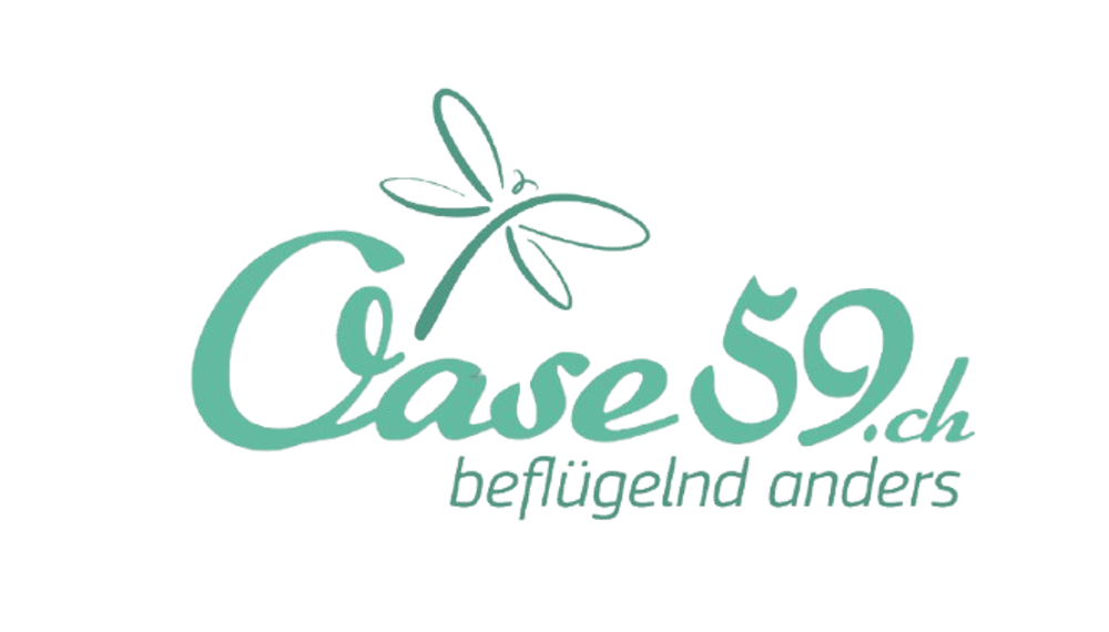 Weißes Pferdekopf-Logo mit Reiter und Text "Thorsten Panni" auf dunkelgrünem Hintergrund.