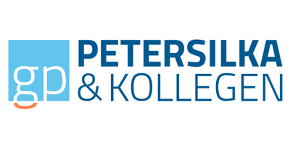 Logo der Kanzlei Petersilka & Kollegen mit stilisiertem "gp" in einem hellblauen Quadrat.