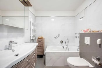 Renovierte 3,5-Zimmer-Wohnung mit Balkon, Garage & Außenstellplatz in ruhiger Lage in Neckarsulm