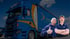 Blauer LKW mit "Scania" und "prontopro" Logos, davor zwei Männer, einer gibt Daumen hoch.