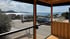 Blick von einer Holzveranda auf das Meer und Inseln im Hintergrund von der Villa Aperol aus in Drage Kroatien.