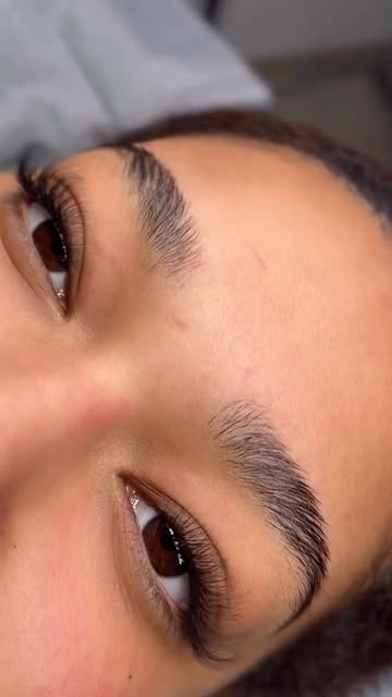 Brauendetail nach dem Styling