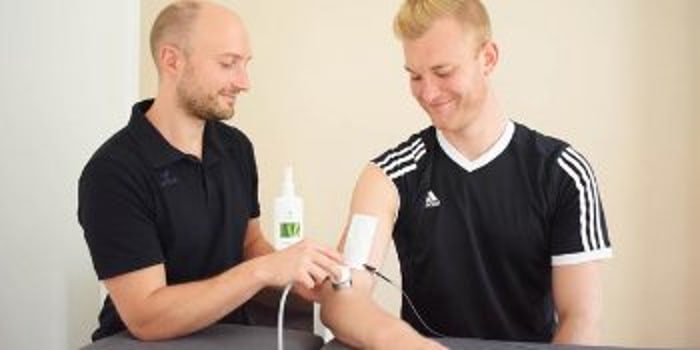 Elektrotherapie zur Schmerzlinderung und Durchblutungsförderung im Gewebe