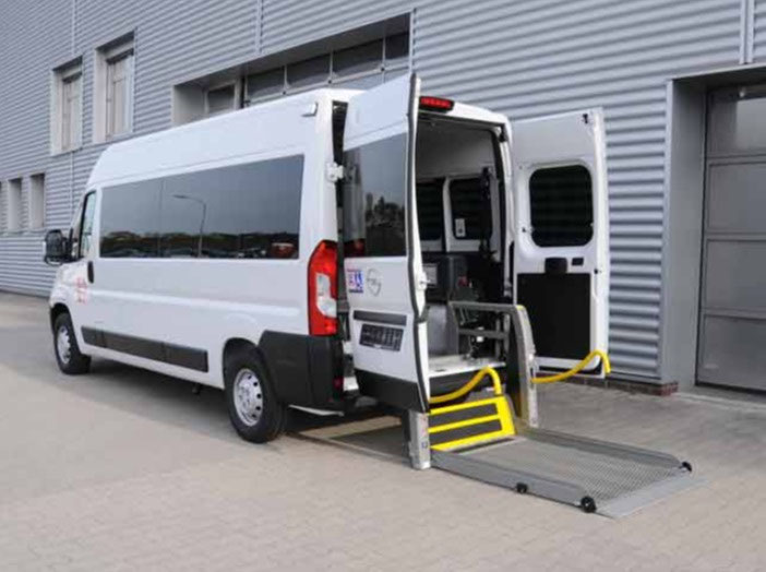 Fiat Ducato mit Linearlift AL1 – Bild 1