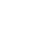 Weißes Audi-Logo mit vier ineinandergreifenden Ringen auf dunkelgrünem Hintergrund.