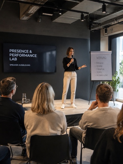 Feedbackrunde im Presence and Performance Lab