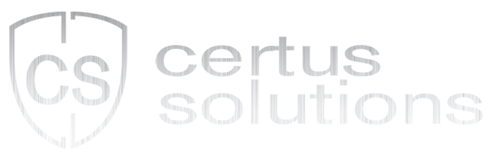Logo von Certus Solutions mit einem silbernen Schildsymbol, das die Buchstaben "CS" enthält, auf grünem Hintergrund.