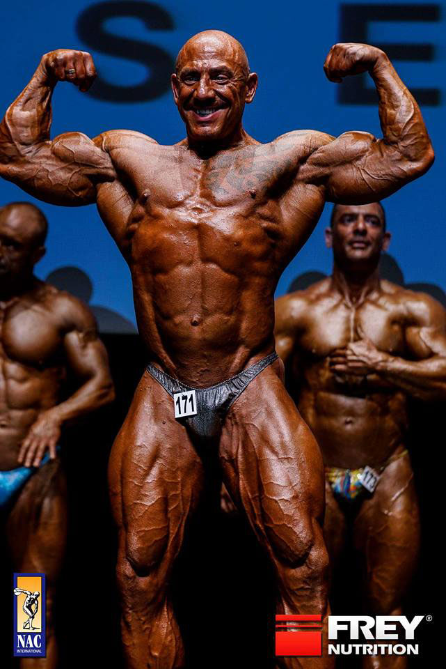 Kiro Feldmann bei einem Bodybuilding-Wettkampf