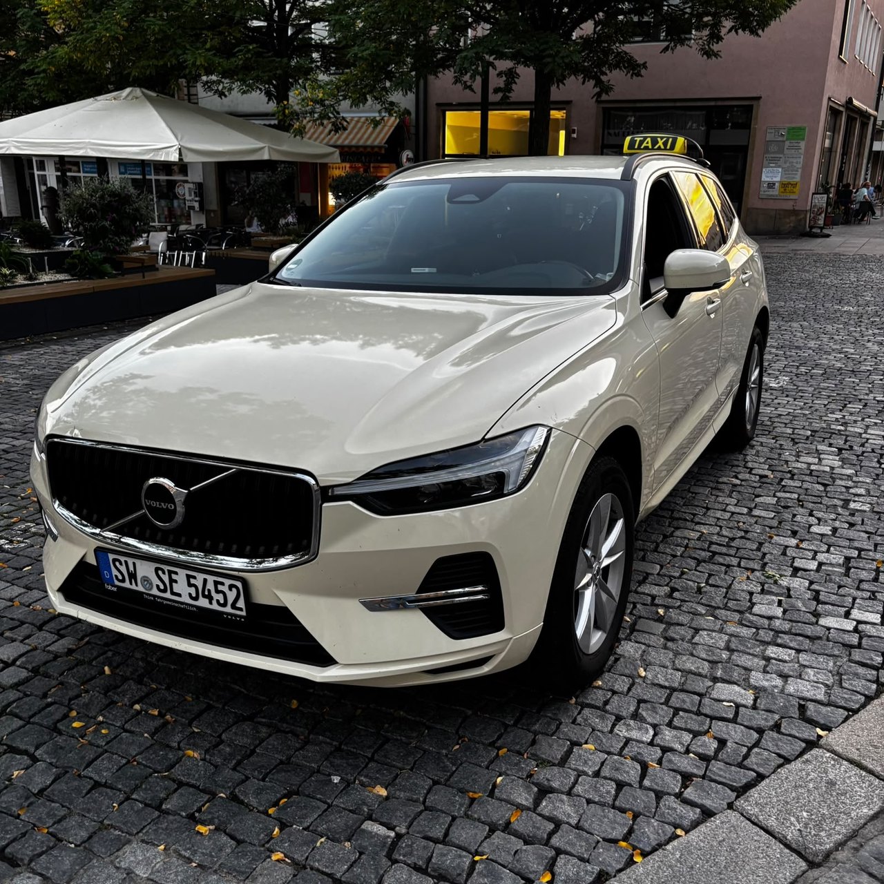 Taxi von Taxiunternehmen Sapmaz in der Innenstadt von Schweinfurt