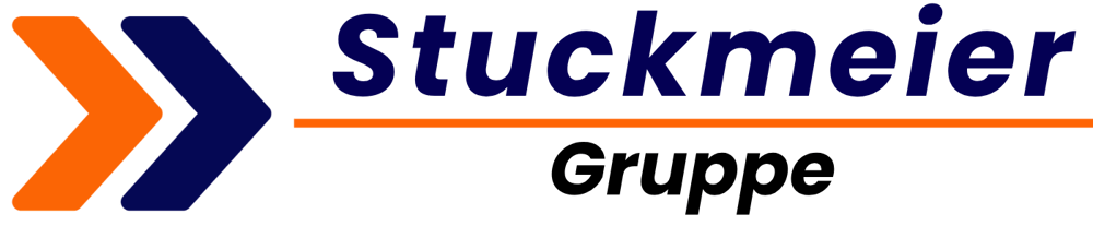Stuckmeier Logo mit zwei nach rechts zeigenden Pfeilen in Orange und Dunkelblau sowie einer orangen Unterstreichung.