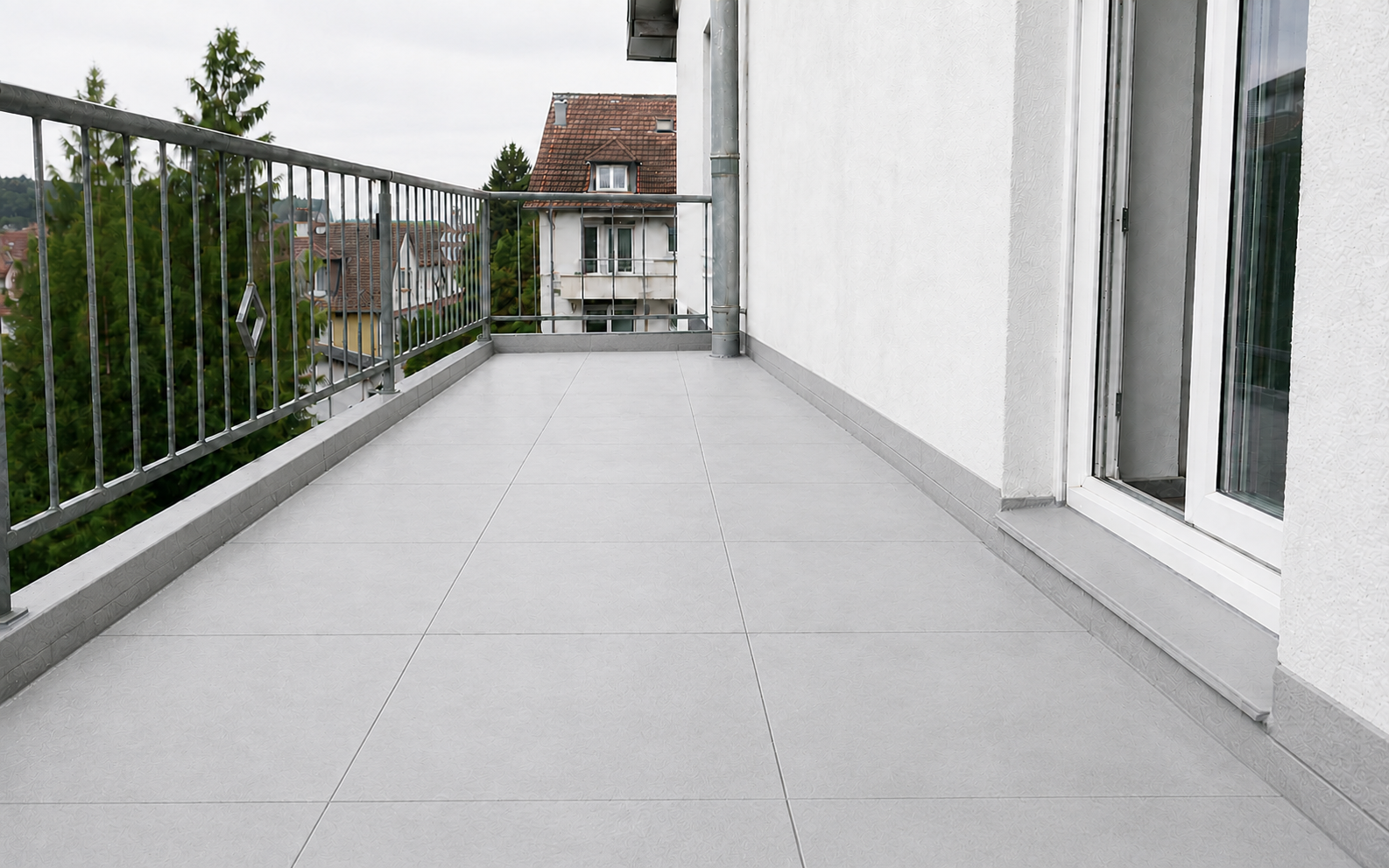 ECHTES PROJEKTFOTO SPÄTER EINFÜGEN: fertiggestellter Balkon nach Abschluss der Sanierung