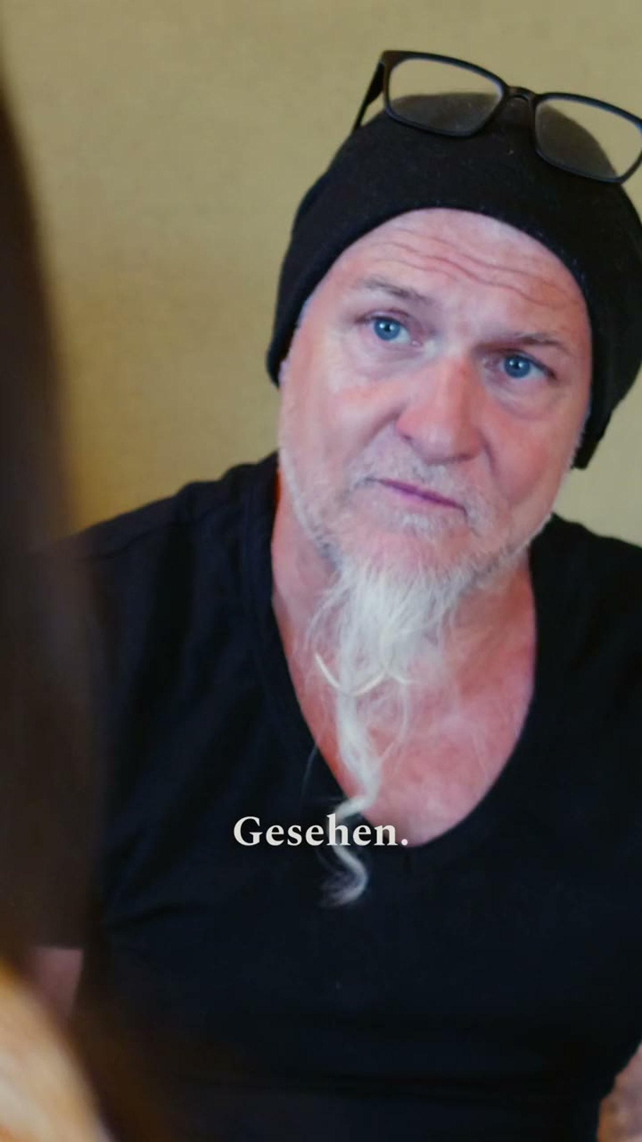 Hans Endmaya im Gespräch mit einer Teilnehmerin