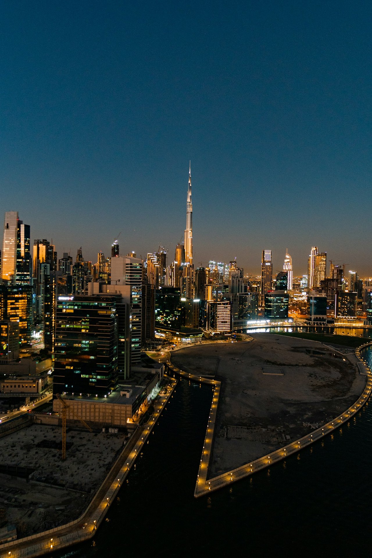 Skyline von Business Bay, Dubai, bei Nacht