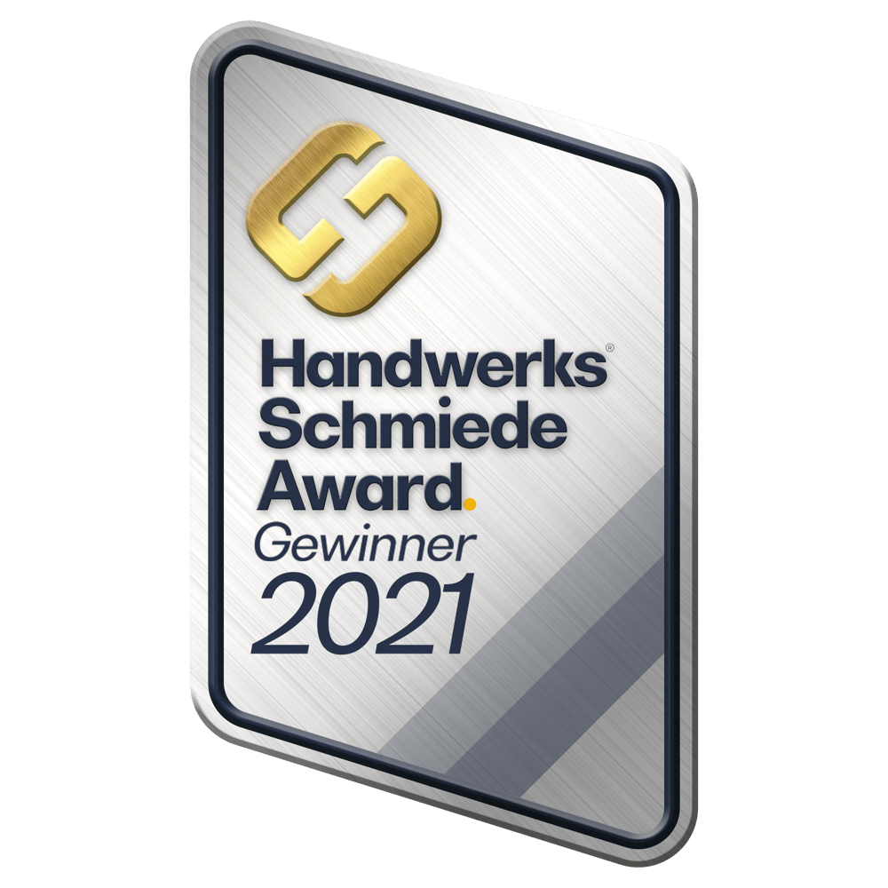 Silberne Plakette mit goldenem Logo und Text "Handwerks Schmiede Award. Gewinner 2021".