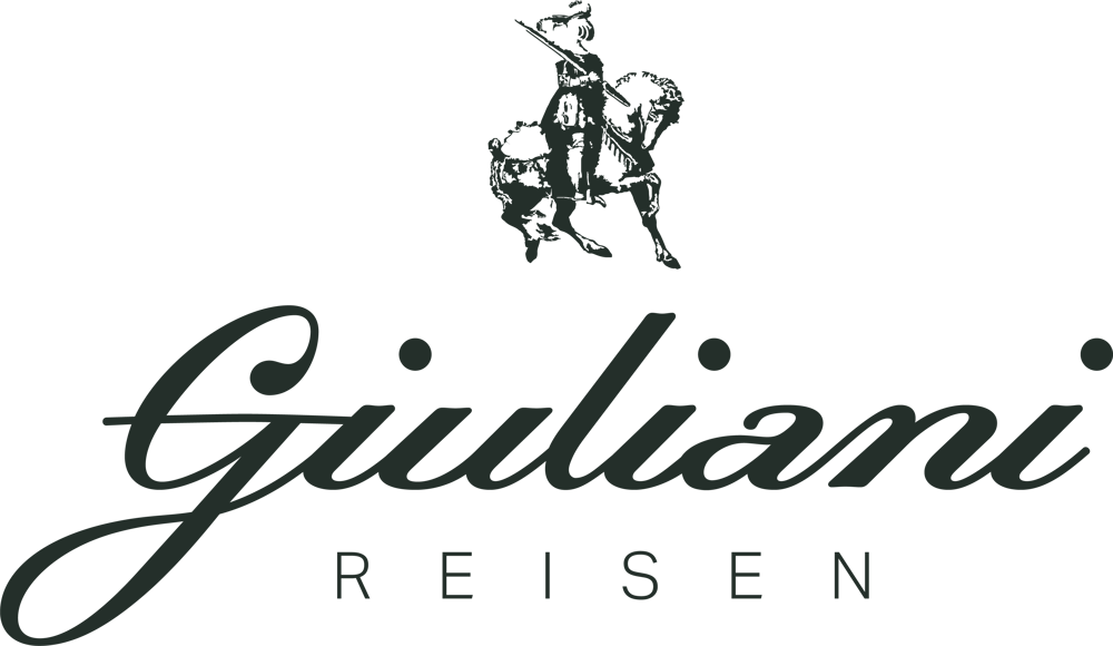 Giuliani Reisen Logo: Reiter auf Pferd, darunter "Giuliani" in Schreibschrift und "REISEN".