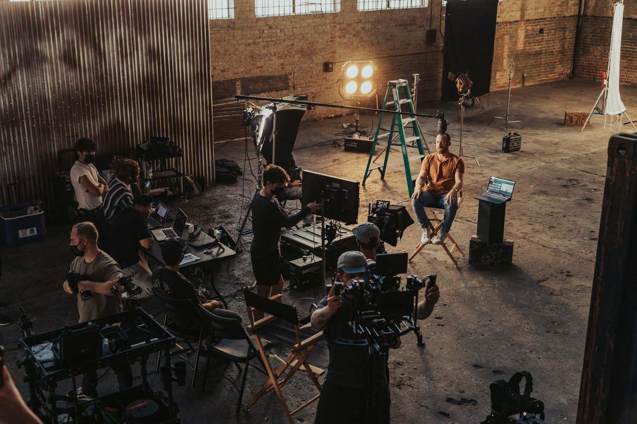 Professionelles Filmteam am Set