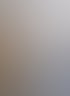 Split-Klimagerät an der Wand eines modernen Wohnzimmers