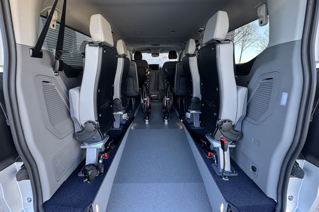 Ford Custom Long Cut mit 2 Rollstuhlplätzen – Bild 2
