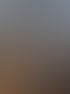 Ein Mann spricht vor einem blauen Banner mit „hr INFO“ und „HESSISCHER RUNDFUNK“.