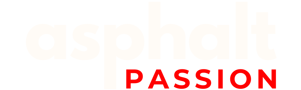 Weißer Text "asphalt" über rotem Text "PASSION" auf dunkelgrünem Hintergrund.