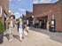 Eingangsbereich des Outlets in Geislingen mit zahlreichen Marken und attraktiven Shopping-Angeboten
