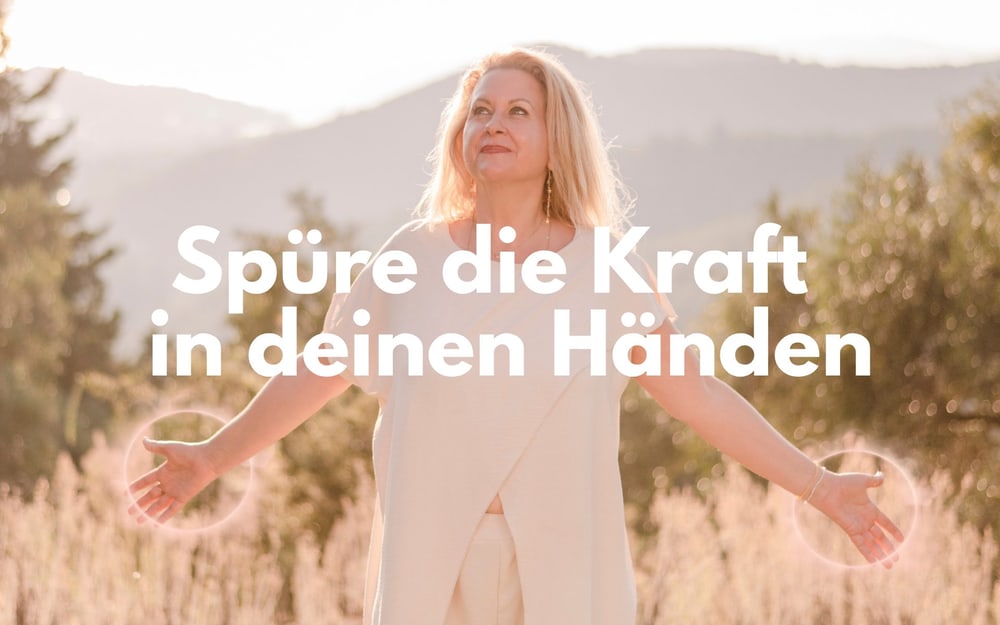 Henrike Baumgartner mit geöffneten Händen: Spüre die Kraft in deinen Händen