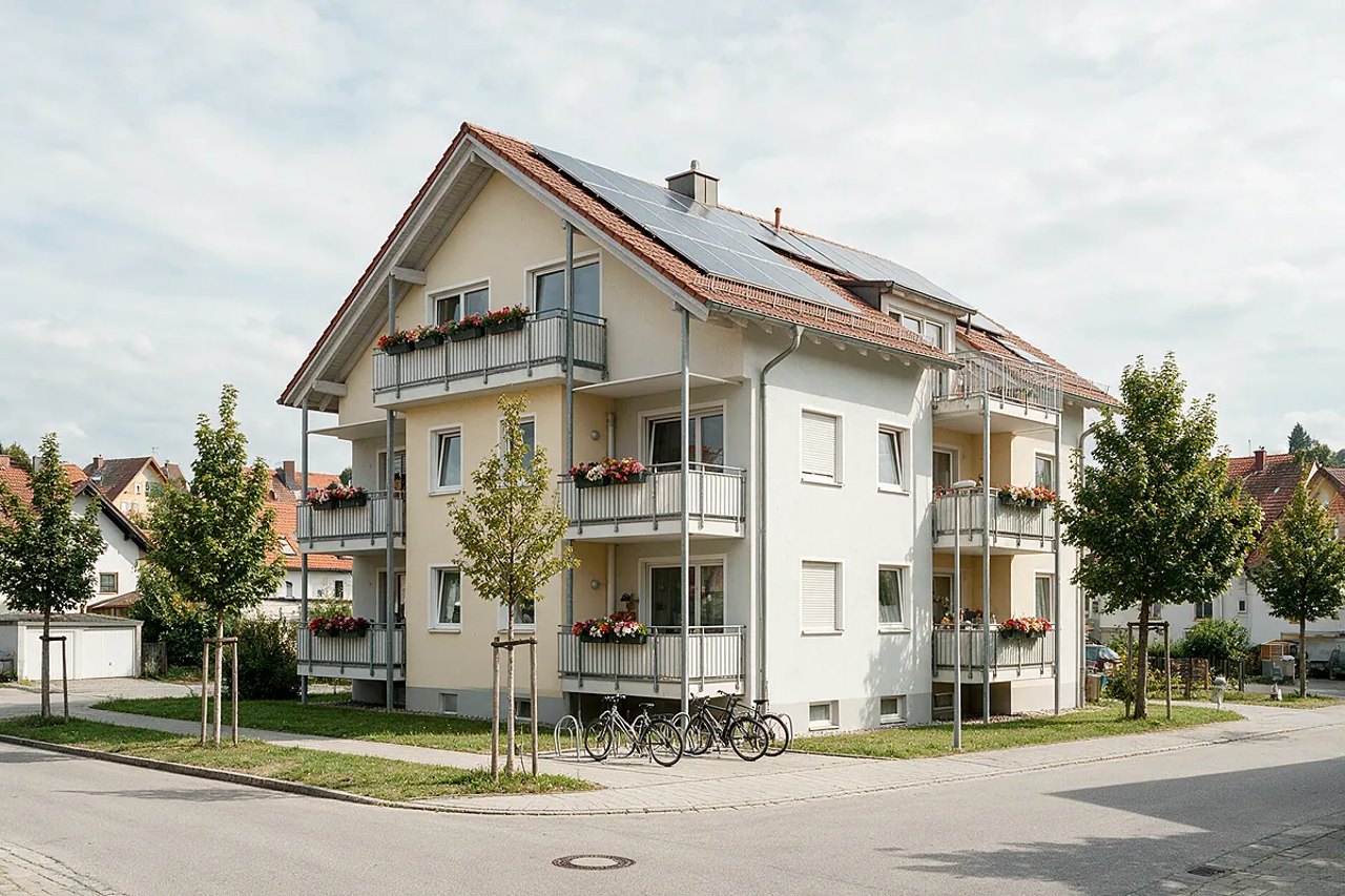 Mehrfamilienhaus, Süddach