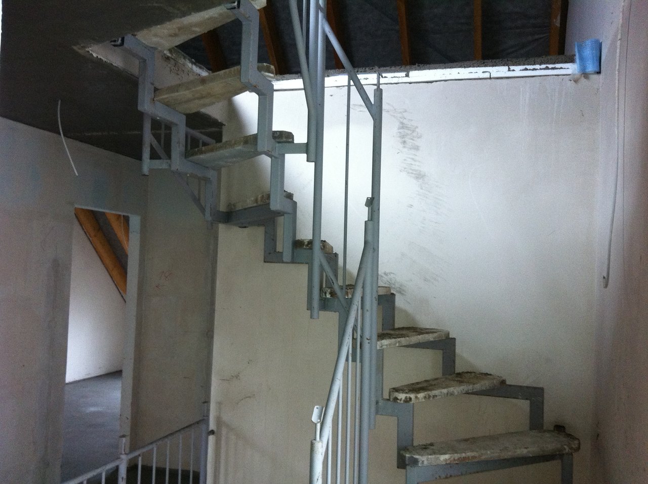 Rohbau im Massivbau mit Betontreppe und Betonwänden von K&G Bauunternehmen in Wuppertal