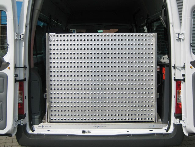 Ford Transit mit Heckabsenkung und Auffahrrampe – Bild 2