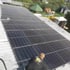 Stromspeicher LFP-Batterie installiert im Hauswirtschaftsraum