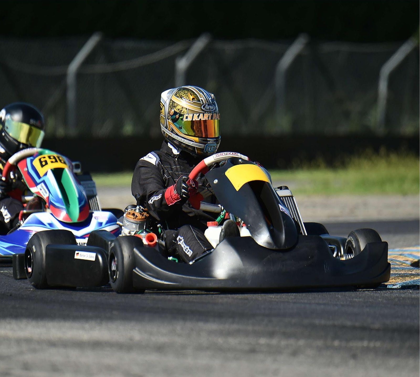 Marlon im Kart von CS Kart Racing auf der Strecke