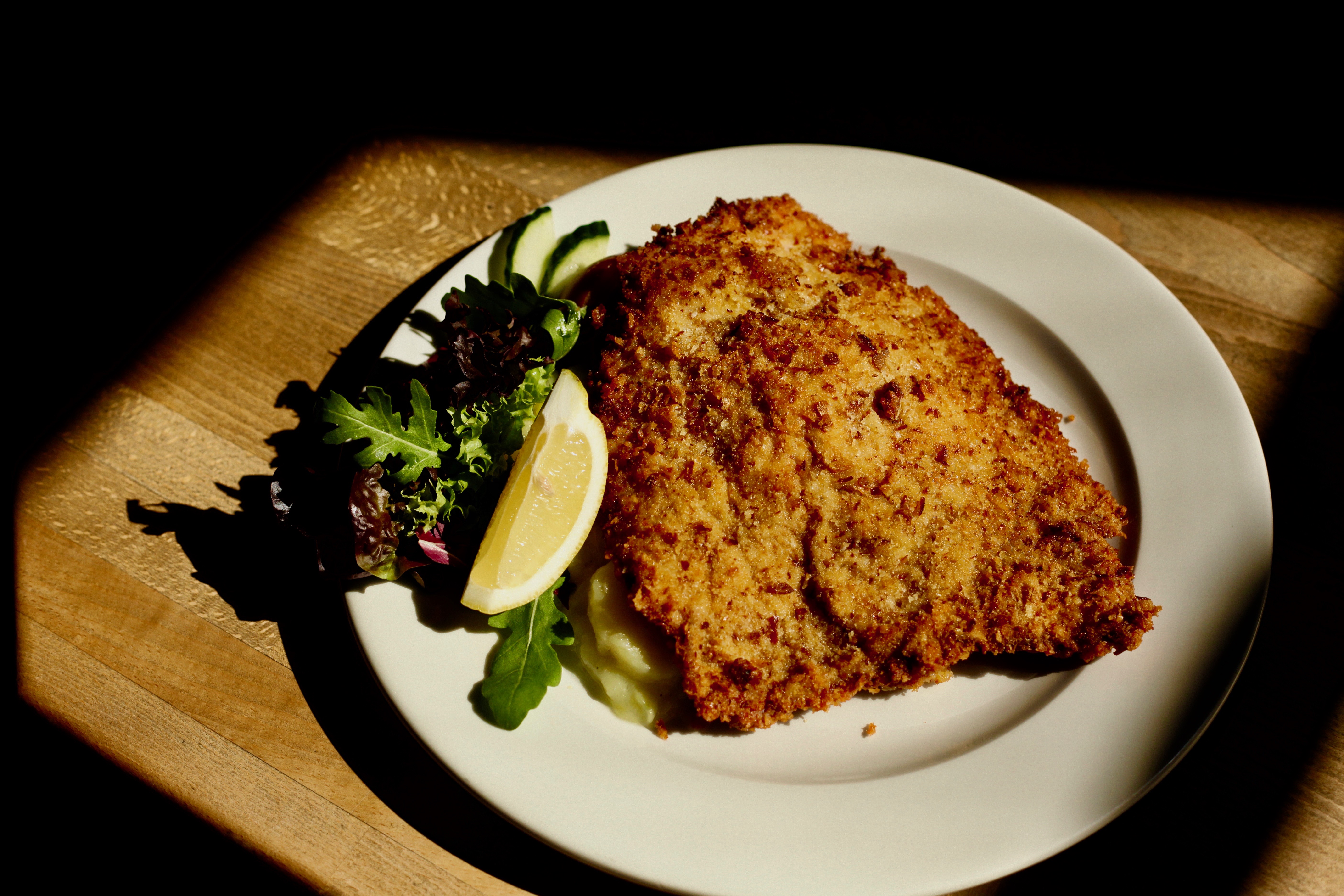 Kaiserschnitzel im Brezenmantel