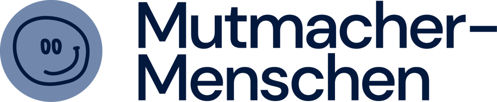 Logo: Ein Kreis mit einem lächelnden Gesicht daneben der Text "Mutmacher Menschen".