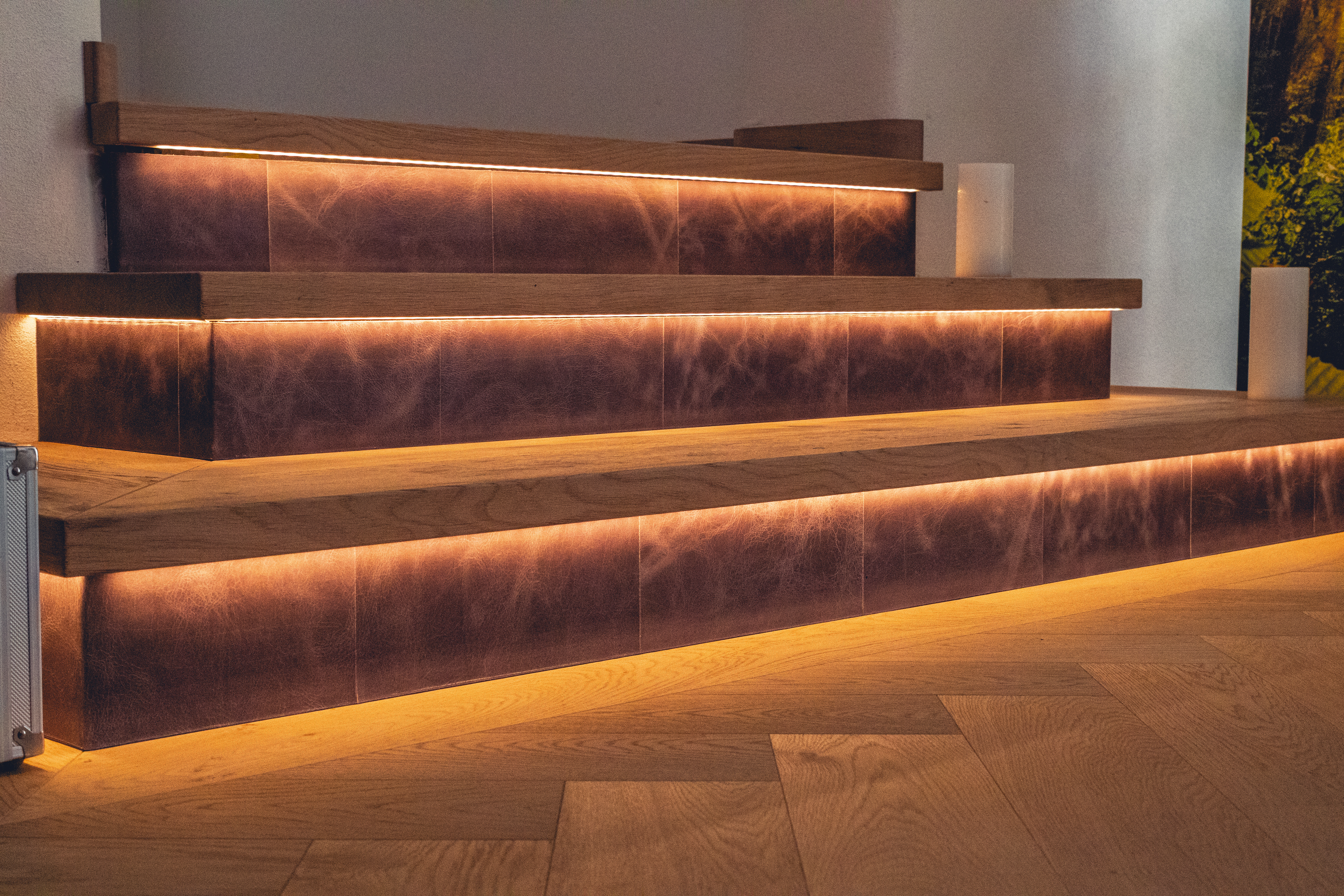 Edle Treppenverkleidung aus Holz