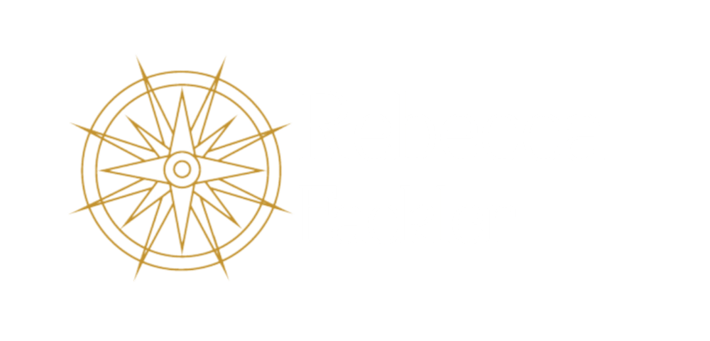 Logo mit einem goldenen Steuerrad und dem weißen Text "Rebecca Fackler" auf grünem Hintergrund.