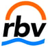 rbv-Logo: Schwarzer Text "rbv" unter einem orangefarbenen Bogen und über einer blauen Wellenlinie.